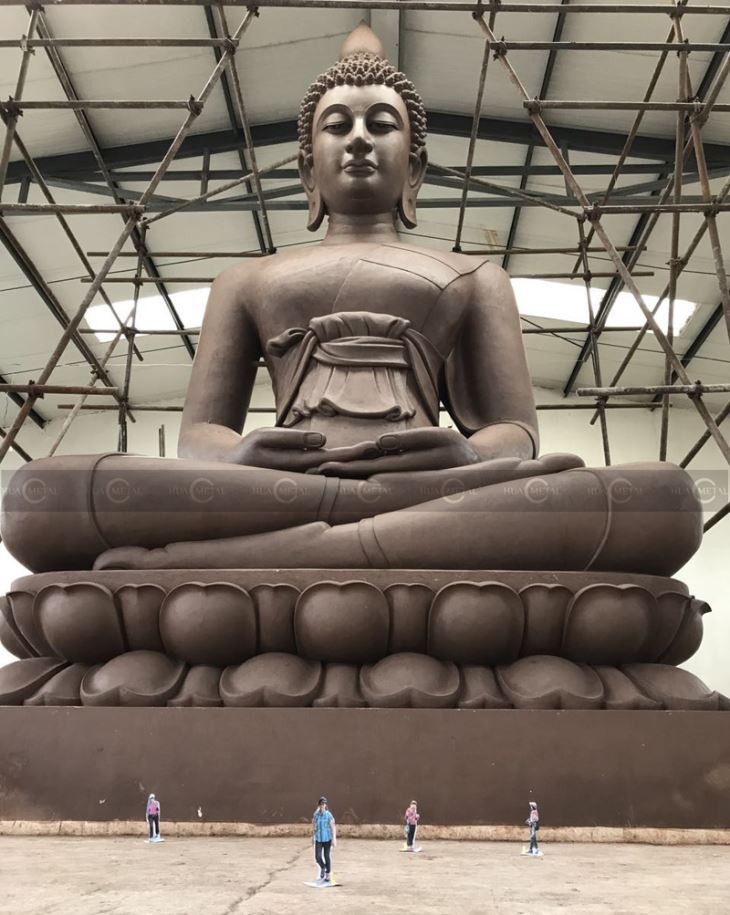 clay-model-of-giant-bronze-Sakyamuni-buddaha-sculpture