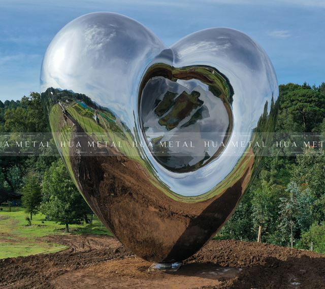 Samtímalegt ryðfríu stáli Love Me Sculpture